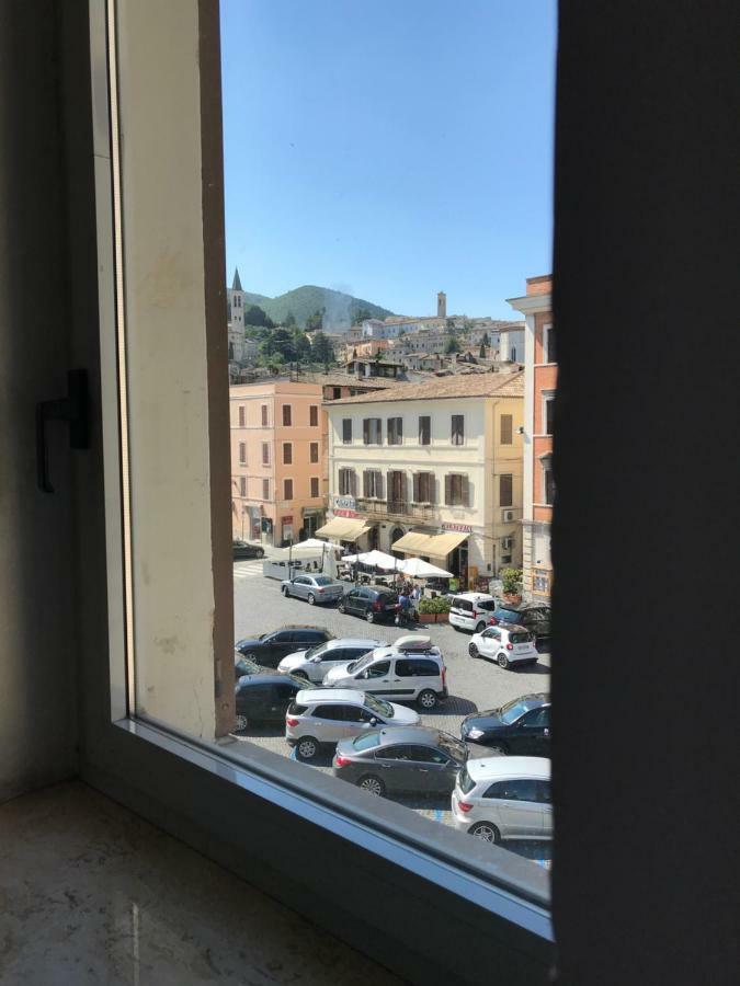 Centralhouse Spoleto Bagian luar foto